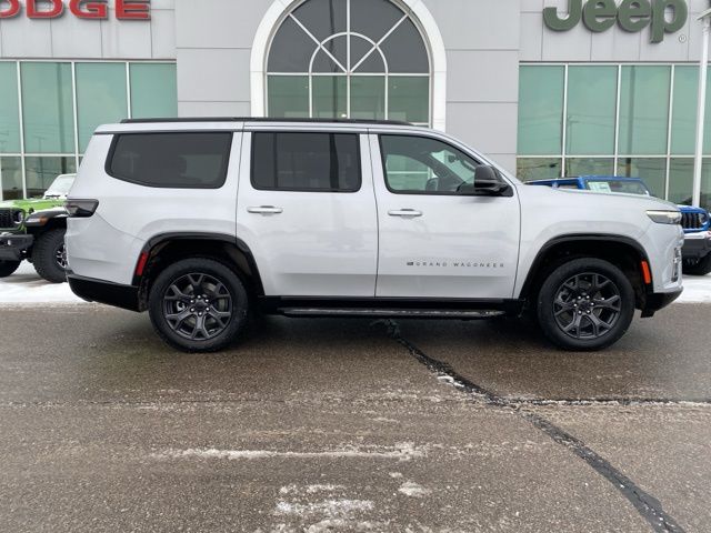 2026 Jeep Grand Wagoneer Limited - Silver Zynith exterior view 4