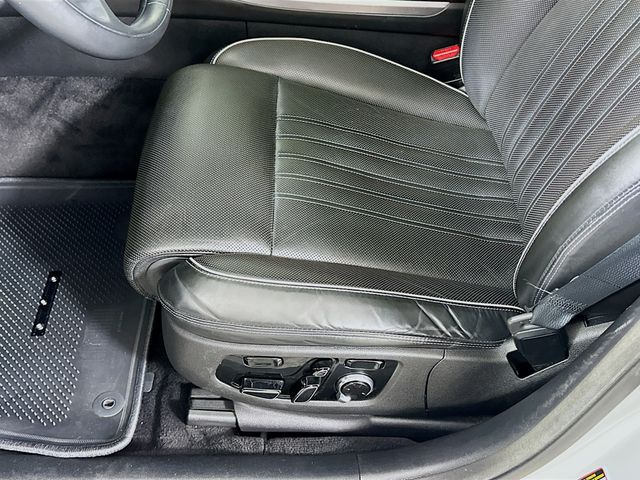 Thumbnail: 2017 Genesis G90 - 20