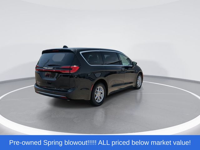Used 2023 Black Chrysler Touring L image 8