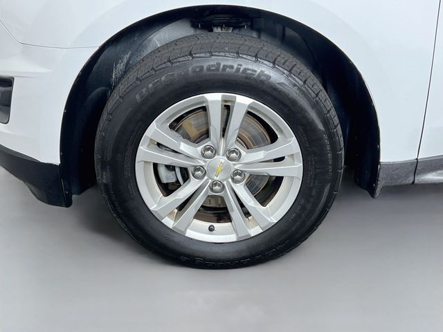Used 2016 White Chevrolet LS image 9