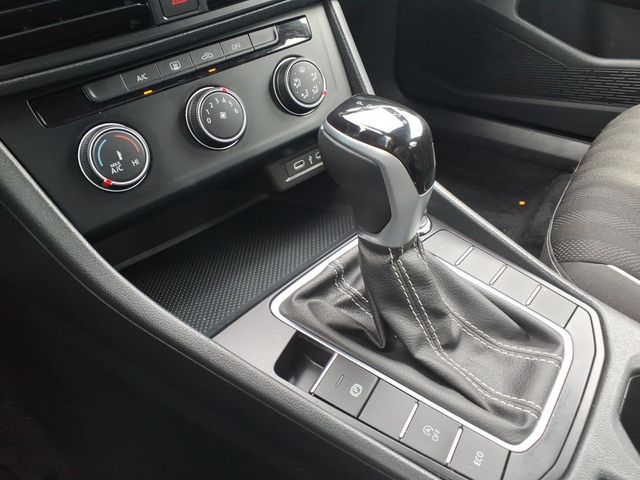 2023 Volkswagen Jetta - Image 16