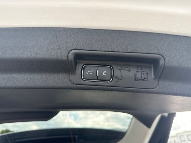 2025 Ford Explorer Active:B02485