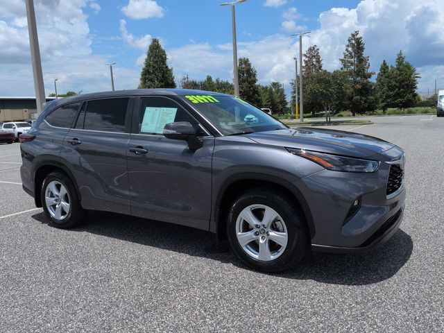 Magnetic Gray Metallic 2025 Toyota Highlander SUV / Crossover Front-Wheel Drive 8-Speed Automatic