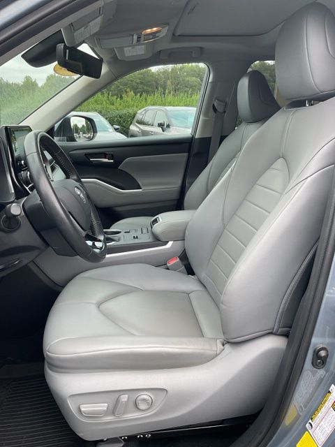 Used 2021 Toyota Highlander Hybrid SUV