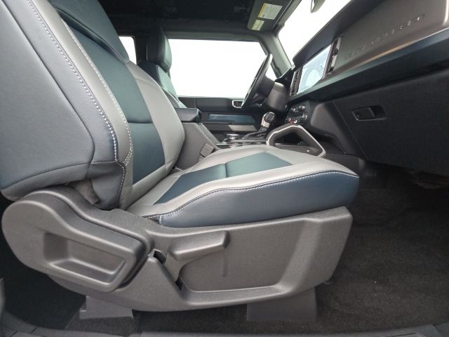 2023 Ford Bronco Big Bend:B02033