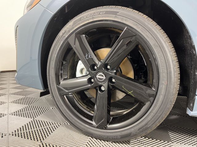 2025 Atlantic Gray Metallic/Super Black Nissan Sentra SR FWD Sedan