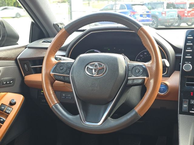 2019 Toyota Avalon Hybrid Limited:B02500