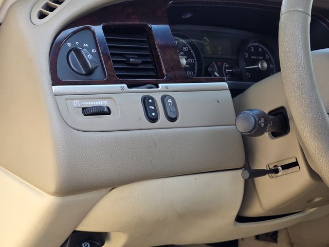 Used 2006 Lincoln Town Car Sedan