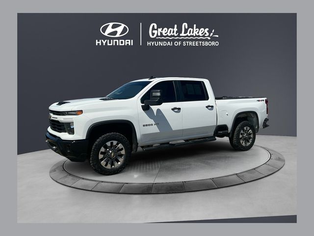 Summit White 2024 Chevrolet Silverado 2500HD Custom Crew Cab 4WD Pickup Truck Four-Wheel Drive Automatic