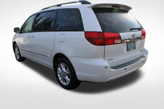 2005 Toyota Sienna XLE Limited 6