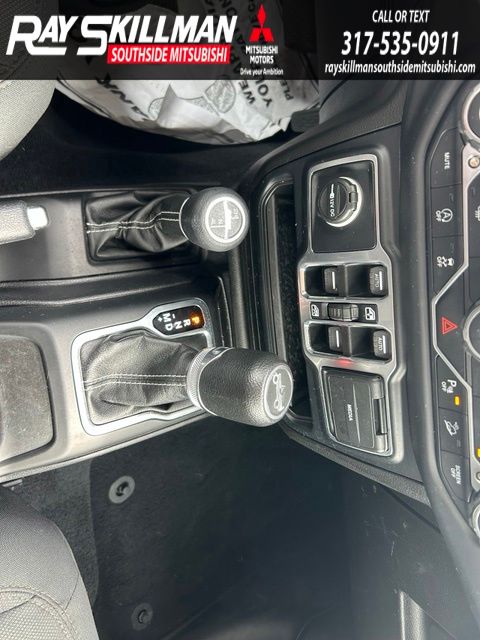 Used 2019 White Jeep Unlimited Sahara image 15