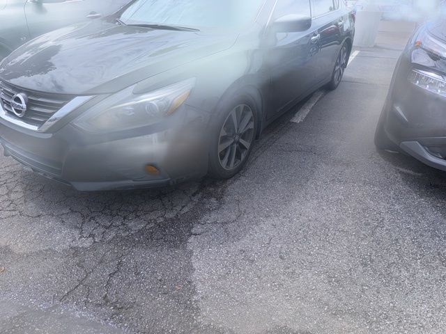 2017 Super Black Clearcoat Nissan Altima 2.5 SR FWD Sedan