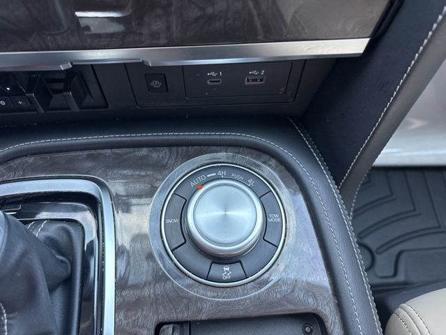 Used 2024 Black Nissan Platinum image 25