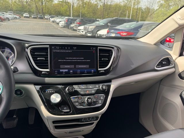 Used 2024 Chrysler Pacifica For Sale in Indianapolis, IN
