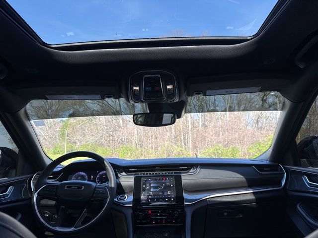 Used 2023 Silver Jeep Altitude image 15