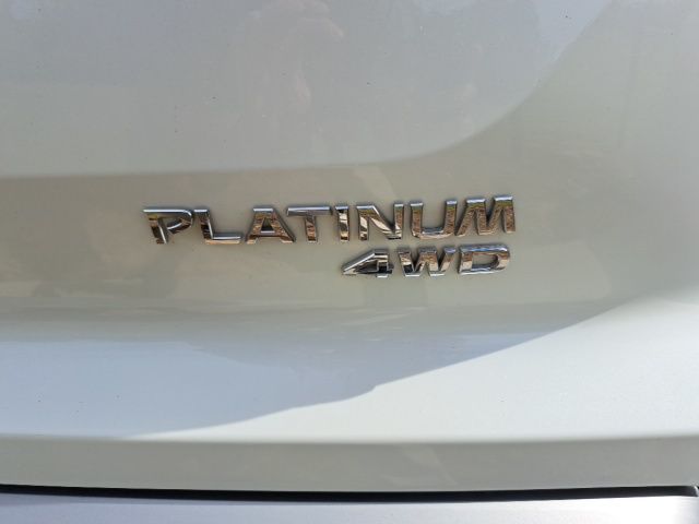 Used 2024 White Nissan Platinum image 12