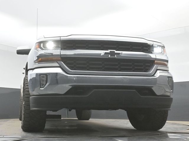 Used 2018 White Chevrolet LT image 28