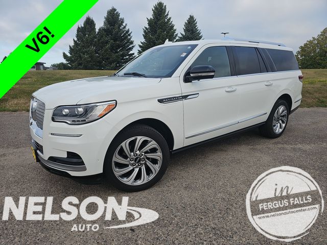 Pristine White Metallic Tri-Coat 2024 Lincoln Navigator SUV / Crossover Four-Wheel Drive Automatic