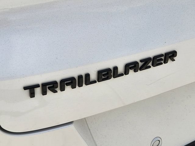 2021 Iridescent Pearl Tricoat Chevrolet TrailBlazer RS FWD SUV