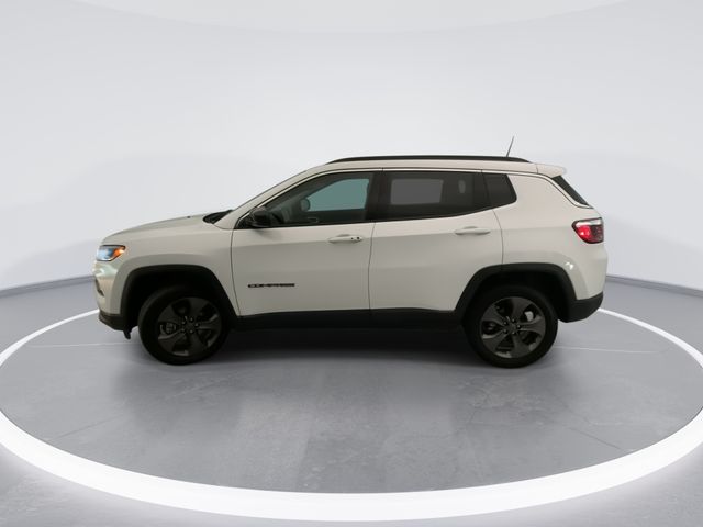 Used 2022 White Jeep Latitude Lux image 9