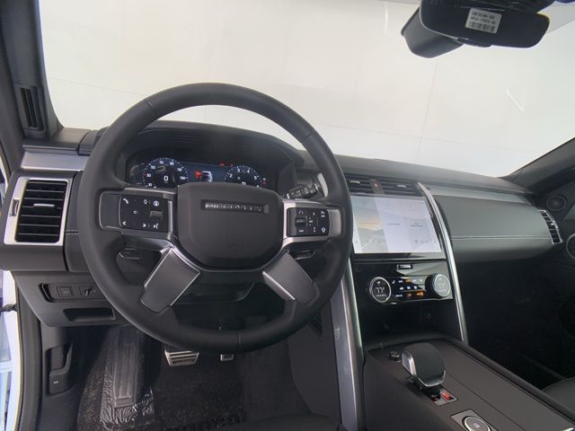 2025 Land Rover Discovery Dynamic SE 44