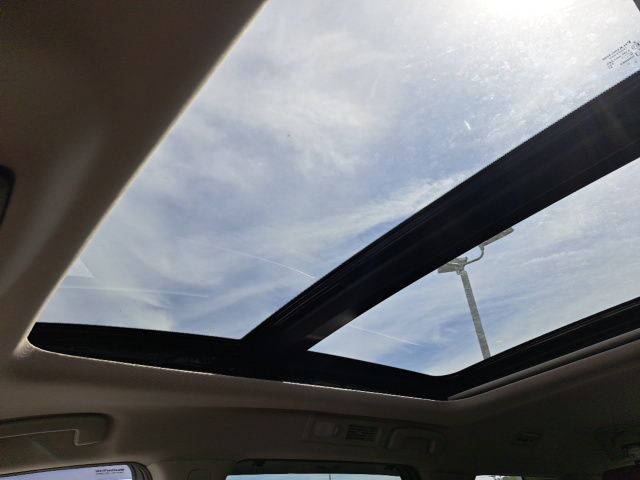 Used 2024 White Nissan Platinum image 27