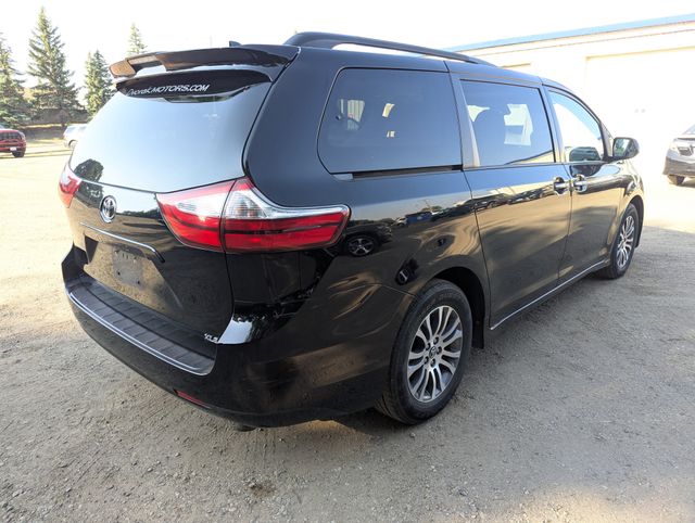 2018 Midnight Black Metallic Toyota Sienna XLE FWD Van