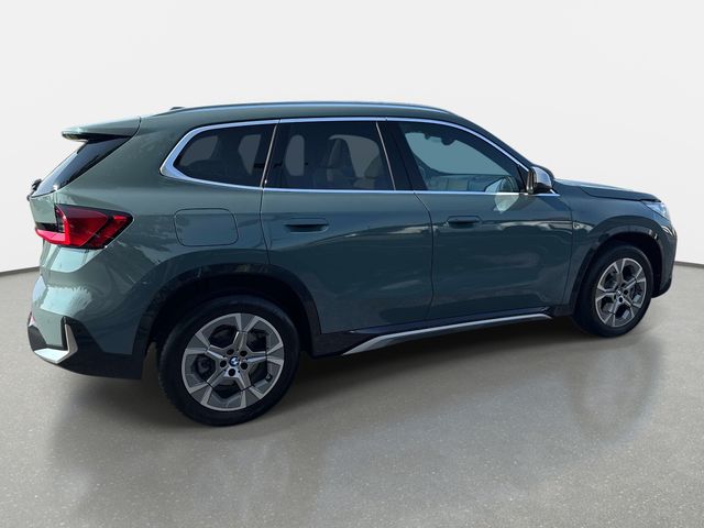 Used 2023 Green BMW xDrive28i image 6