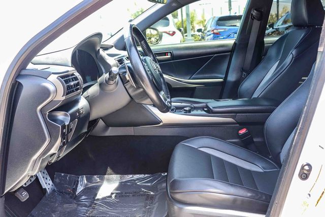Used 2020 White Lexus 300 image 21