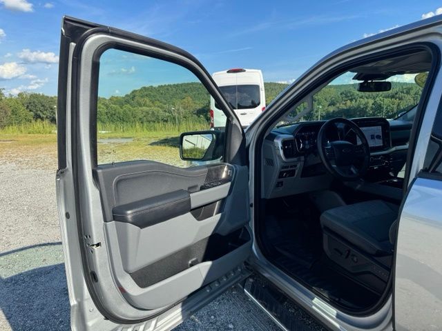 Used 2023 Silver Ford XLT image 11