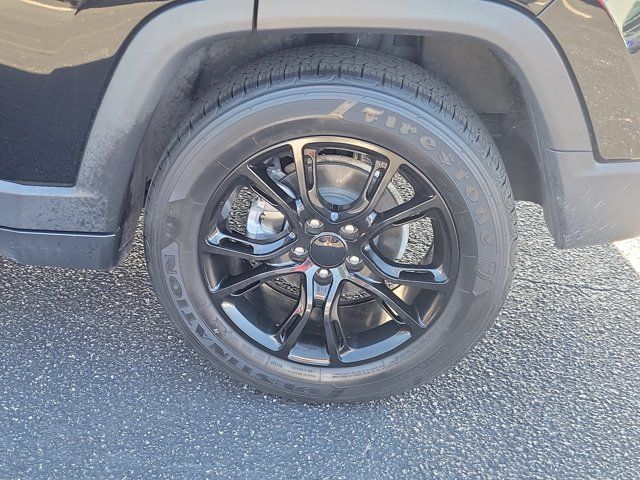 Used 2022 Black Jeep Latitude image 29