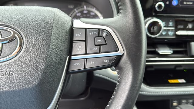Used 2025 Toyota Highlander Hybrid SUV