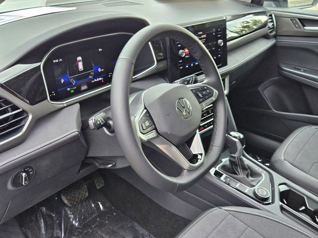 2025 Volkswagen Taos SE Black - Photo 9