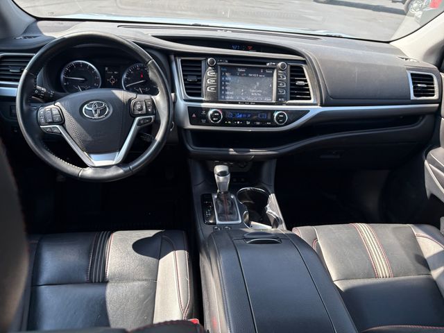 2019 Toyota Highlander SE - Celestial Silver Metallic exterior view 15