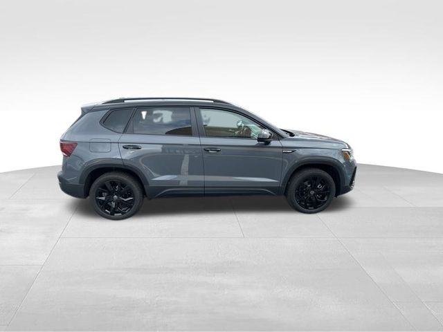 2024 Volkswagen Taos 1.5T SE photo