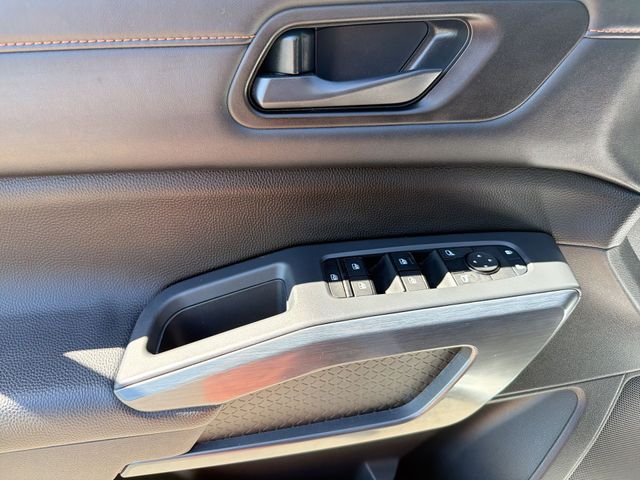 Used 2025 White Nissan Rock Creek image 16
