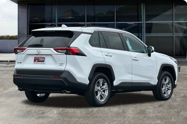 2025 Toyota RAV4 XLE photo 2