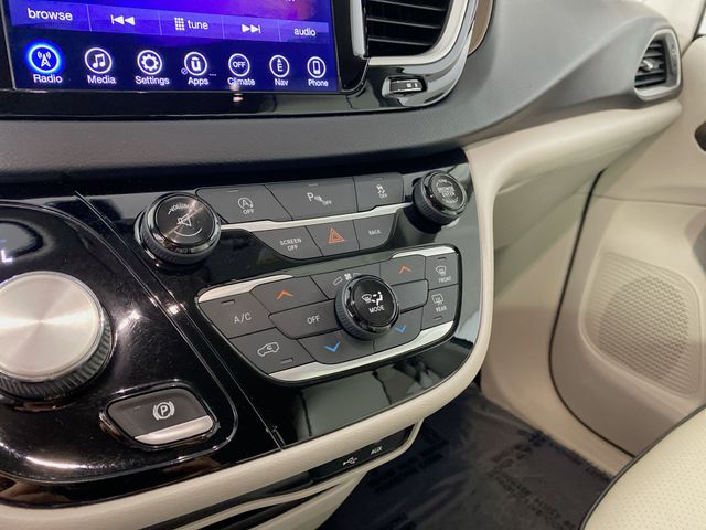 2017 Chrysler Pacifica Touring 8