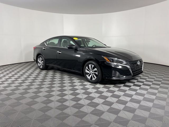 2025 Super Black Clearcoat Nissan Altima 2.5 S FWD Sedan