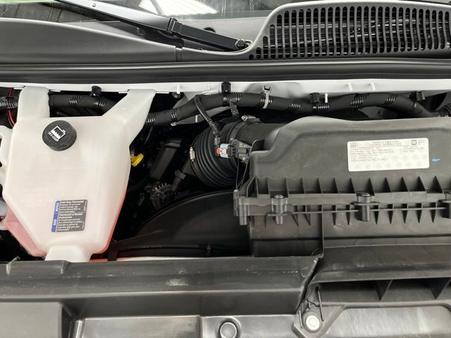 New 2026 Summit White Chevrolet Work Van image 28