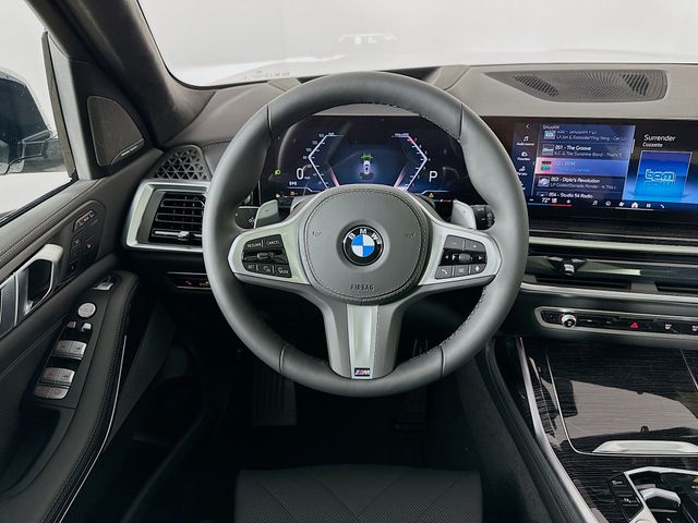 2025 BMW X7 xDrive40i 11