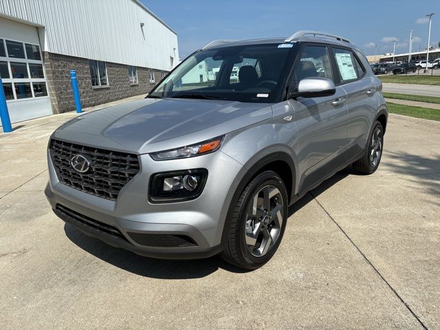New 2025 Silver Hyundai SEL image 3