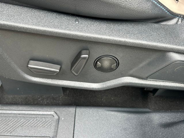 Used 2022 Black Ford Wildtrak image 17