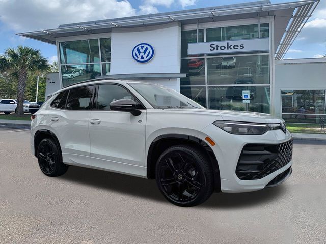 2026 Volkswagen Tiguan 2.0T SE R-Line Black's photo