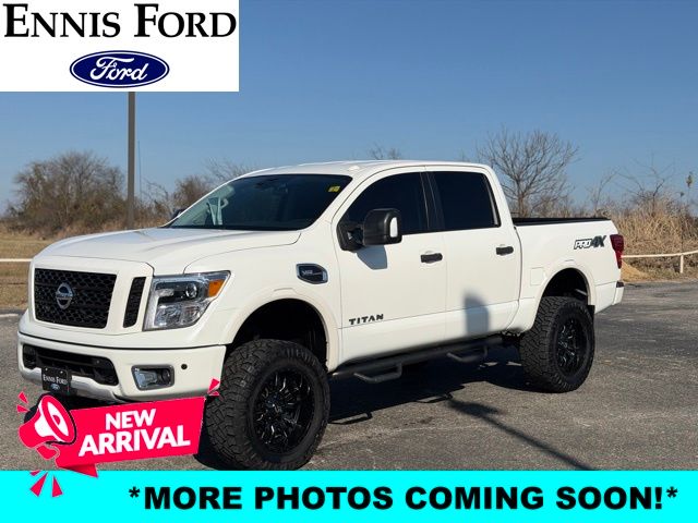 2017 Nissan Titan PRO-4X Crew Cab 4WD