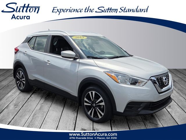 Brilliant Silver Metallic 2019 Nissan Kicks SUV / Crossover Front-Wheel Drive Continuously Variable Transmission