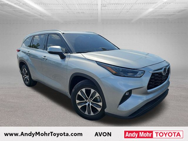 Celestial Silver Metallic 2022 Toyota Highlander SUV / Crossover Front-Wheel Drive 8-Speed Automatic