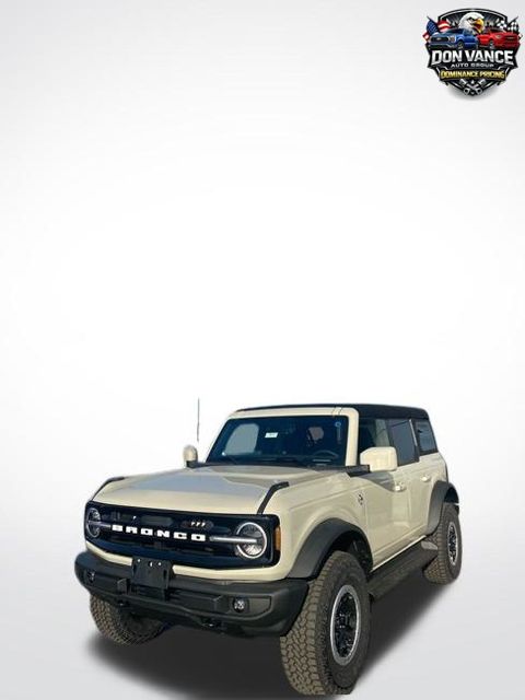 Desert Sand 2025 Ford Bronco Outer Banks 4-Door 4WD SUV / Crossover Four-Wheel Drive Automatic