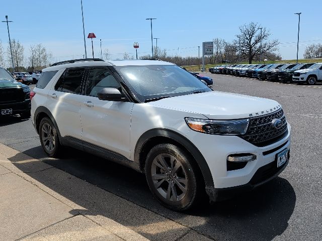 2021 Oxford White Ford Explorer XLT 4X4 SUV