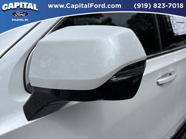 Certified Used 2022 White Frost Tri-Coat GMC SLT image 12